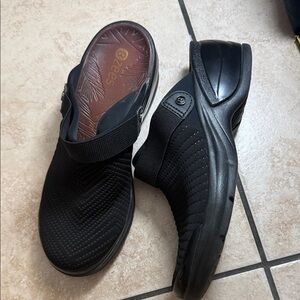 Bzees Men's Black Slip-On Comfort Sandals